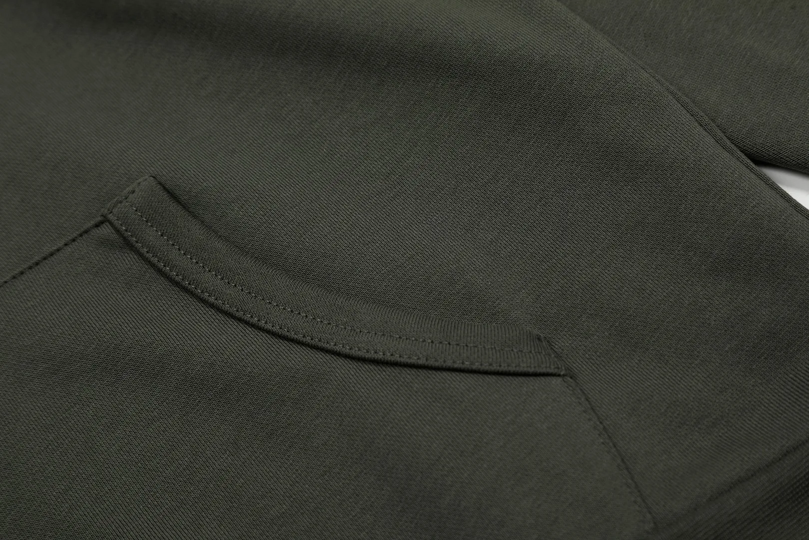 P260 Top quality" Style number: 8091# [Ralph Lauren classic pony embroidered half-zip lapel POLO sweatshirt] ✅Ralph Lauren Ralph Lauren autumn and winter basic versatile polo lapel sweatshirt for men and women couples ✅High weight pure cotton terry original consistent YKK zipper widened and thickened threads ✅Old money style lazy style full retro style simple popular style ✅Autumn and winter single wear, simple and easy to wear underneath A must-have recommendation for couples Size: S-XL Color: White Khaki Retro Green
